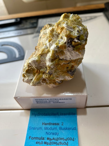 HYDROTALCITE/LIZARDITE : SNARUM, MODUM, BUSKERUD, NORWAY 115g. MF4912