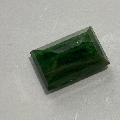 TSAVORITE GARNET GEMSTONE - MERALANI HILLS, LELATEMA MOUNTAINS, MANYARA, TANZANIA 7.72Ct MFG5341