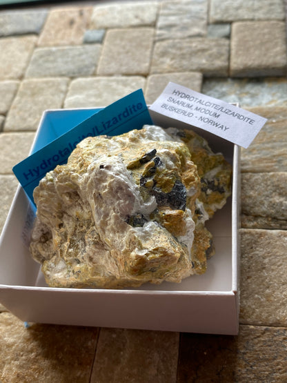 HYDROTALCITE/LIZARDITE : SNARUM, MODUM, BUSKERUD, NORWAY 115g. MF4912