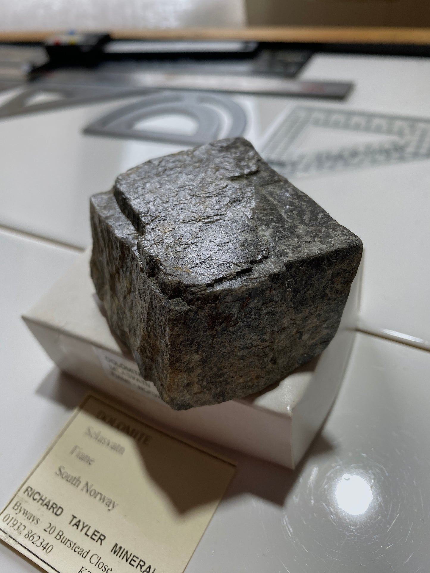 DOLOMITE :    SELASVATN, FIANE, AGDER COUNTY, NORWAY       157g        MF4914