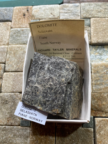 DOLOMITE :    SELASVATN, FIANE, AGDER COUNTY, NORWAY       157g        MF4914