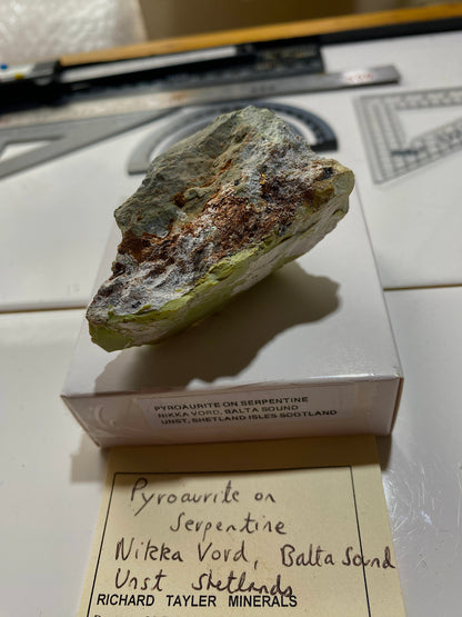 PYROAURITE ON SERPENTINE  [RARE] : NIKKA VORD, UNST, SHETLAND, SCOTLAND  98g MF4915