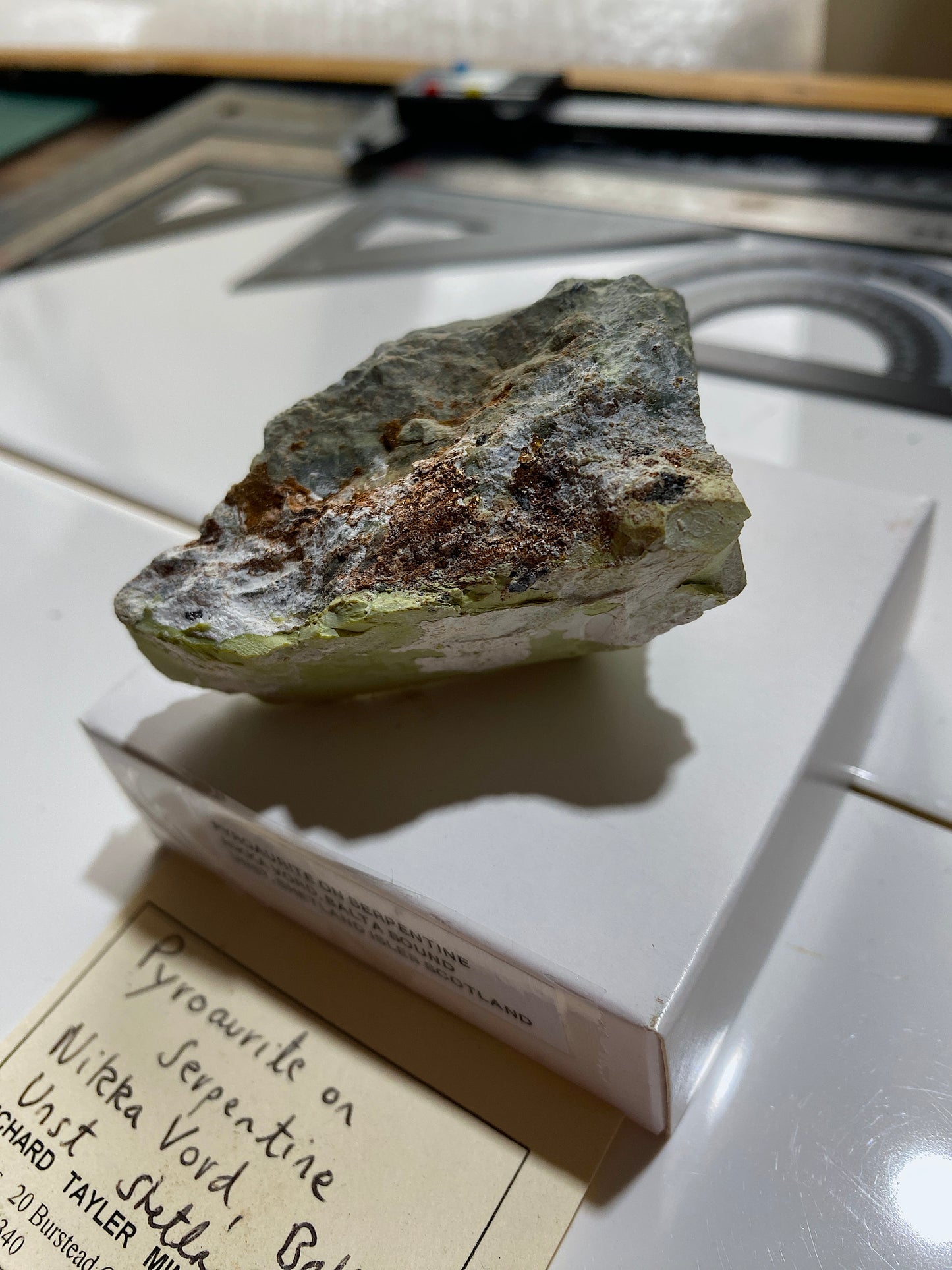 PYROAURITE ON SERPENTINE  [RARE] : NIKKA VORD, UNST, SHETLAND, SCOTLAND  98g MF4915