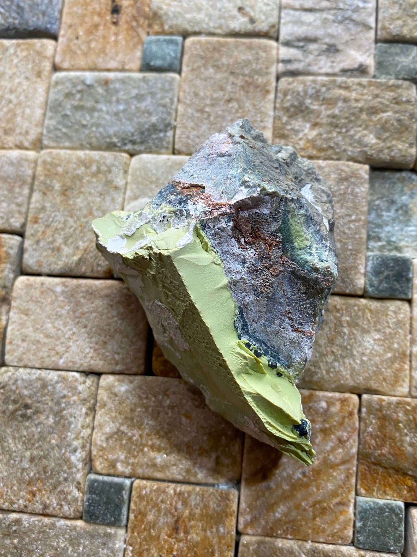 PYROAURITE ON SERPENTINE  [RARE] : NIKKA VORD, UNST, SHETLAND, SCOTLAND  98g MF4915