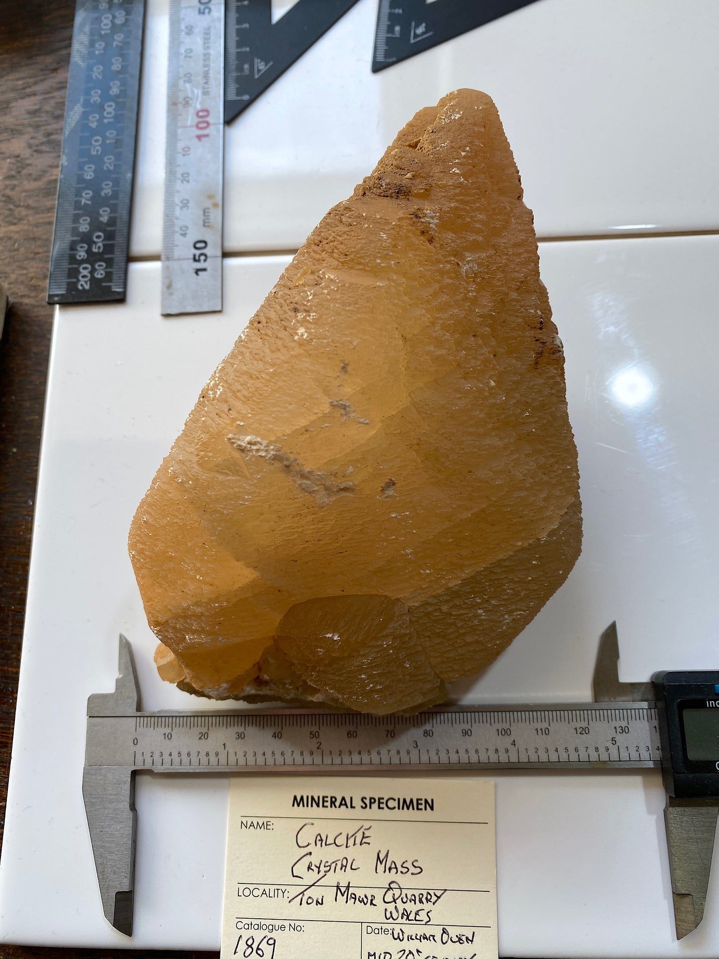 CALCITE CRYSTALLINE MASS : TON MAWR QUARRY, PENTYRCH, WALES  1262g MF1869