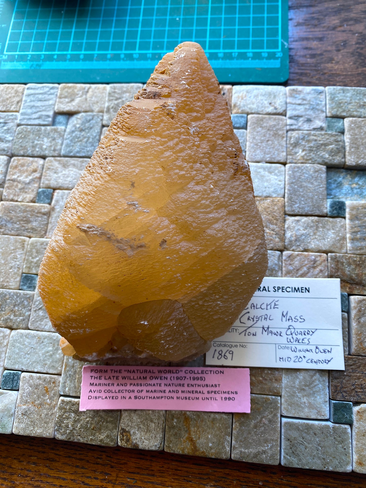 CALCITE CRYSTALLINE MASS : TON MAWR QUARRY, PENTYRCH, WALES  1262g MF1869