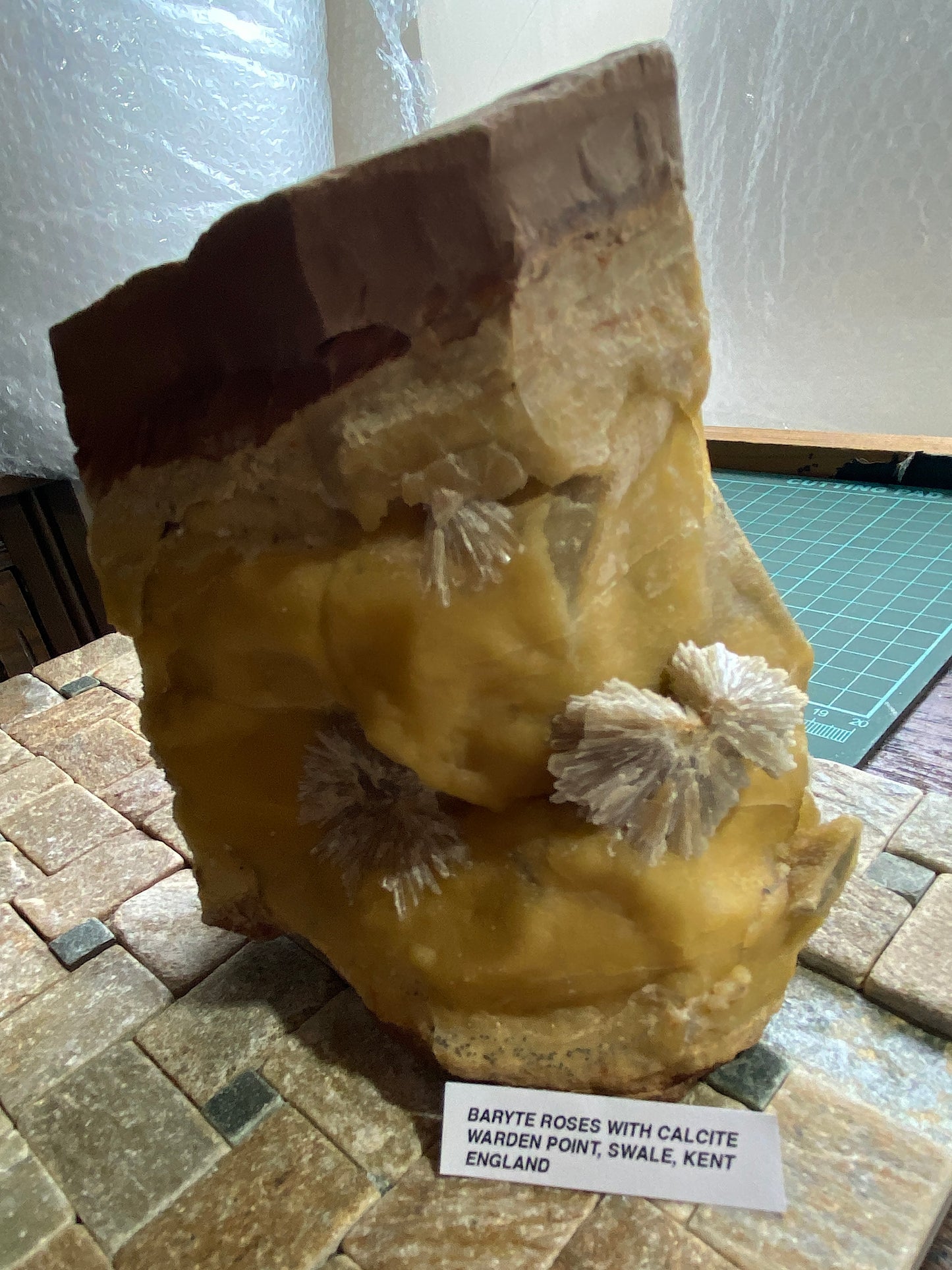 BARYTE "ROSES ON CALCITE : WARDEN POINT, SWALE, KENT, ENGLAND 1440g MF4917