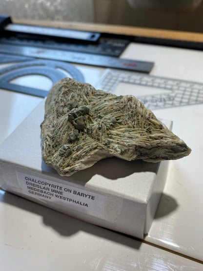 CHALCOPYRITE ON BARYTE : DREISLAR MINE, MEDEBACH, WESTPHALIA, GERMANY 101g MF4920