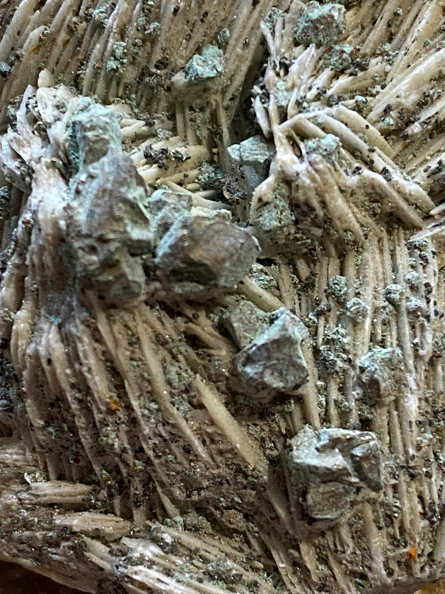 CHALCOPYRITE ON BARYTE : DREISLAR MINE, MEDEBACH, WESTPHALIA, GERMANY 101g MF4920