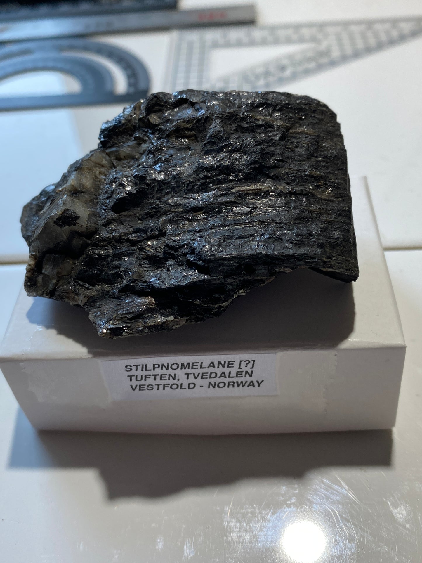 STILPNOMELANE [EKMANITE?] : TUFTEN, TVEDALEN, VESTFOLD, NORWAY 98g
