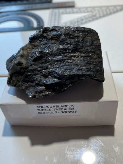 STILPNOMELANE [EKMANITE?] : TUFTEN, TVEDALEN, VESTFOLD, NORWAY 98g
