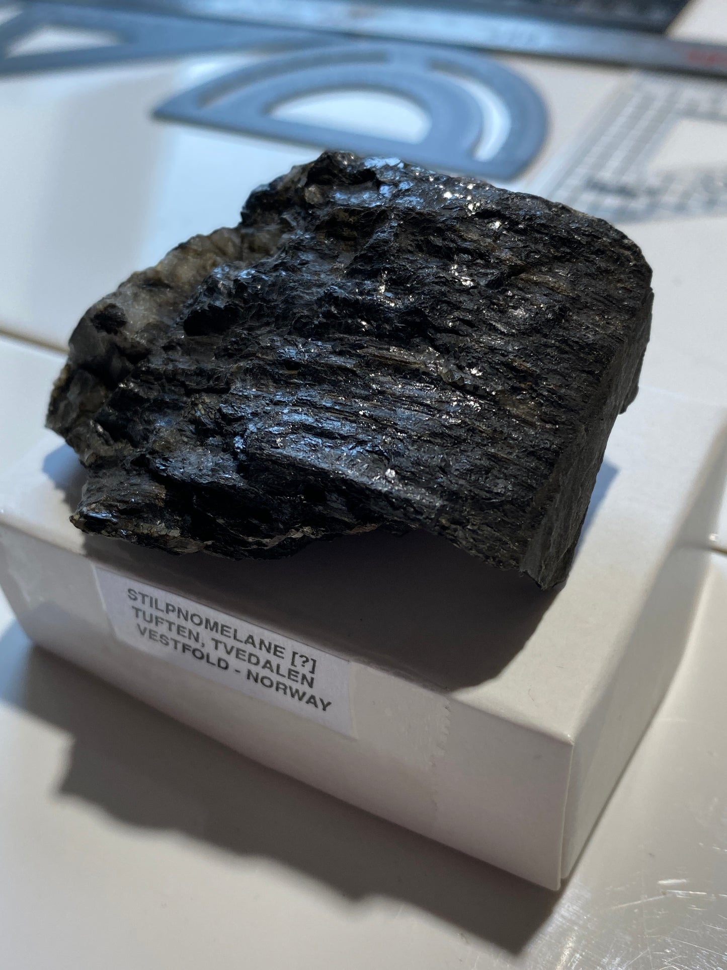 STILPNOMELANE [EKMANITE?] : TUFTEN, TVEDALEN, VESTFOLD, NORWAY 98g
