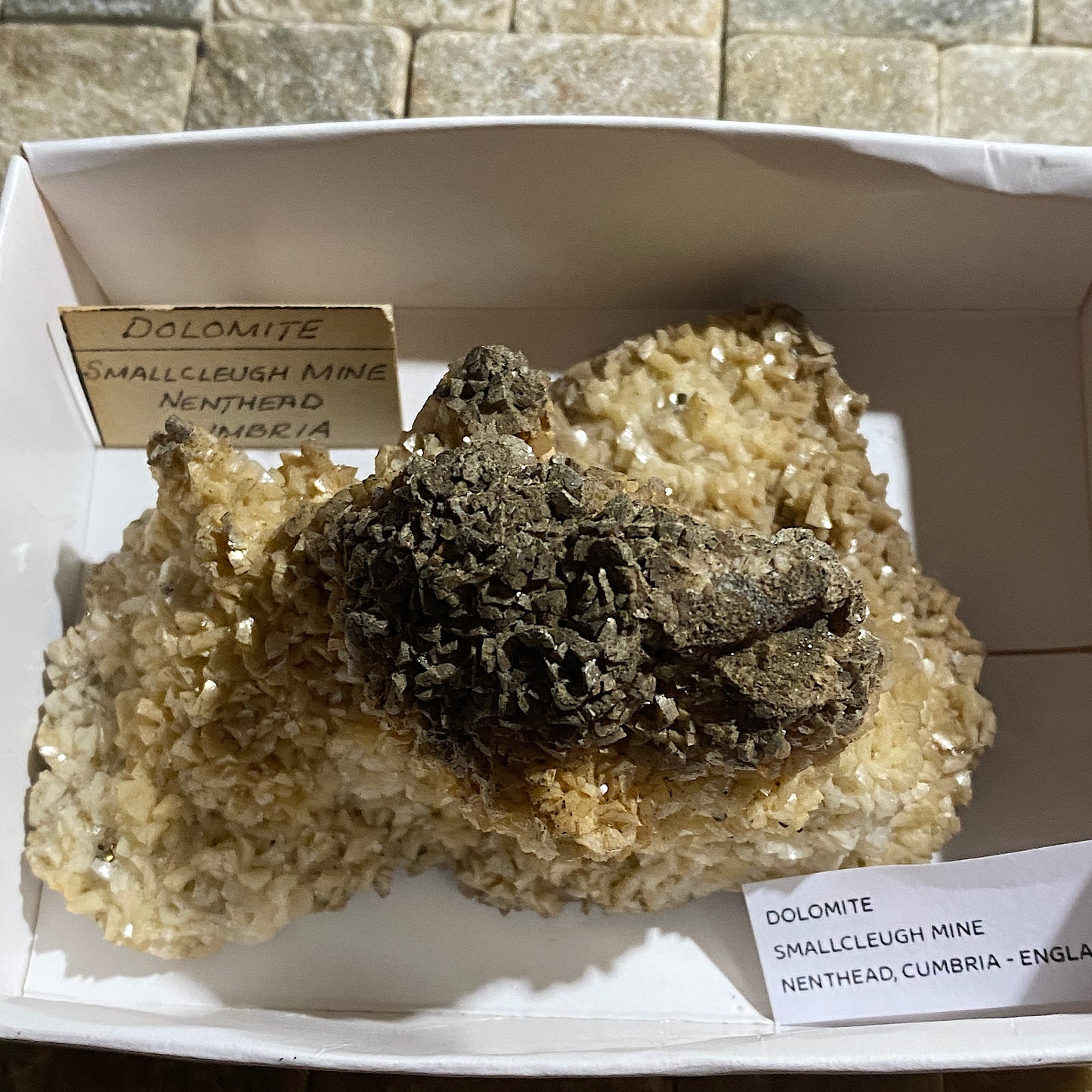 DOLOMITE : SMALLCLEUGH MINE, NENTHEAD, CUMBRIA, ENGLAND 130g MF1262