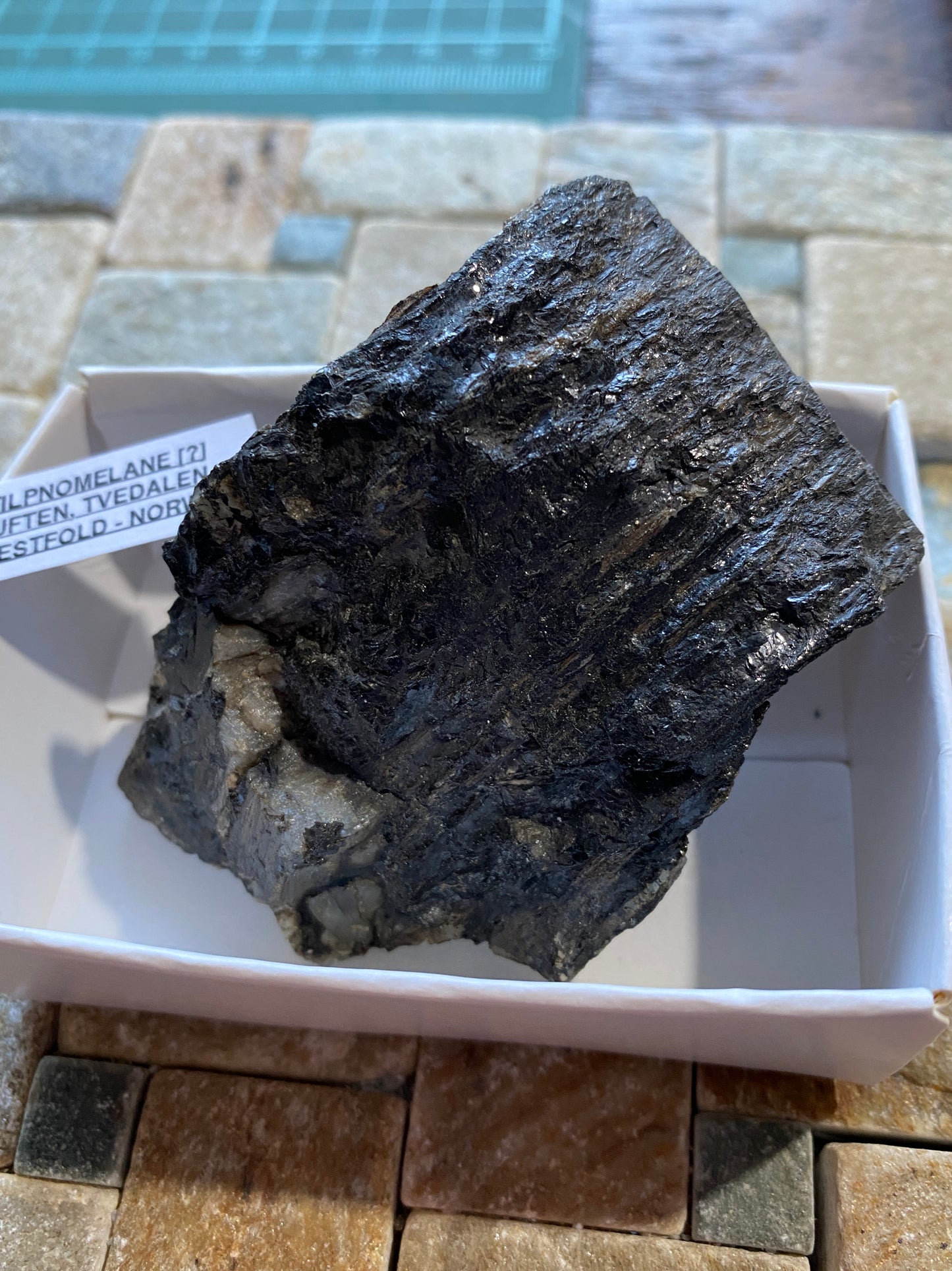 STILPNOMELANE [EKMANITE?] : TUFTEN, TVEDALEN, VESTFOLD, NORWAY 98g