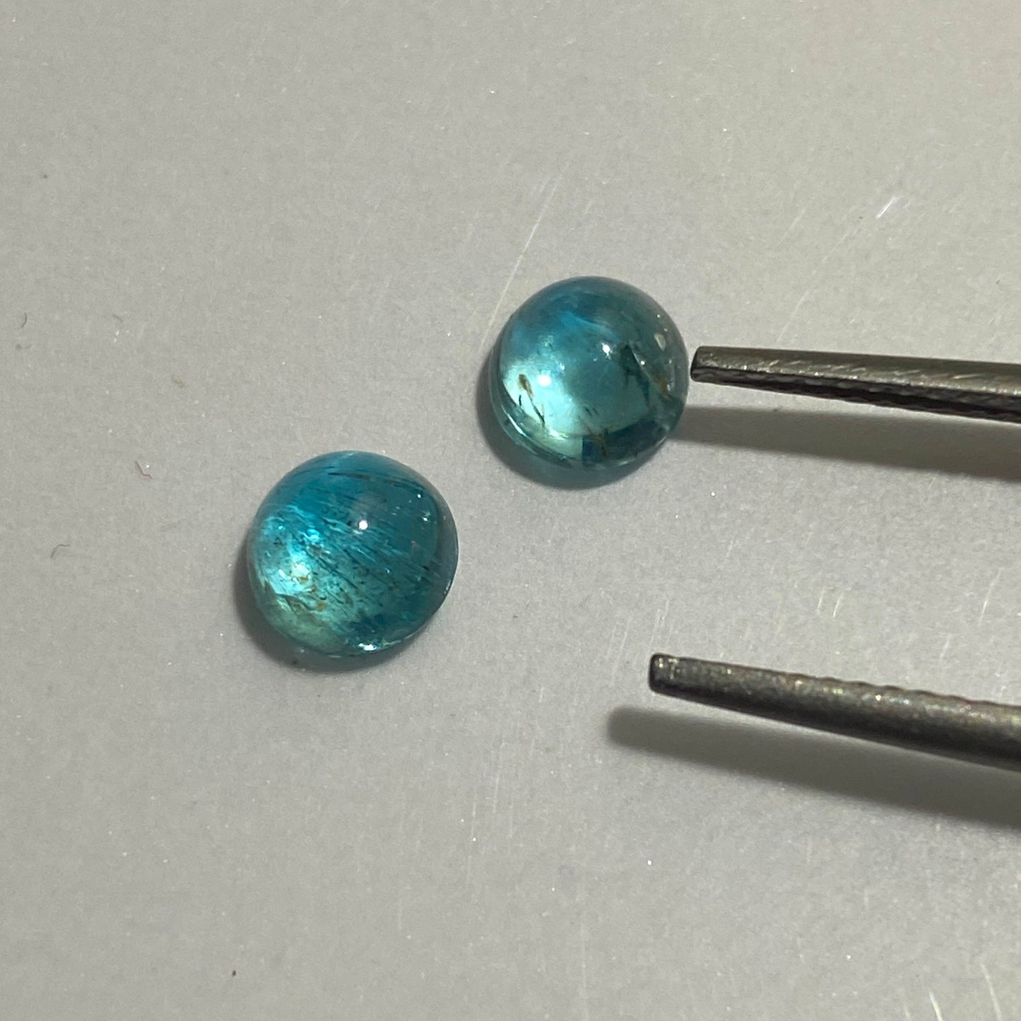 APATITE GEMSTONES x 2 - BETROKA, DISTRICT, ANOSY, MADAGASCAR 2.36Ct MFG5433