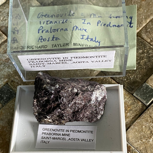 GREENOVITE IN PIEDMONTITE, PRABORNA MINE, AOSTA VALLEY, ITALY  35g MF1677
