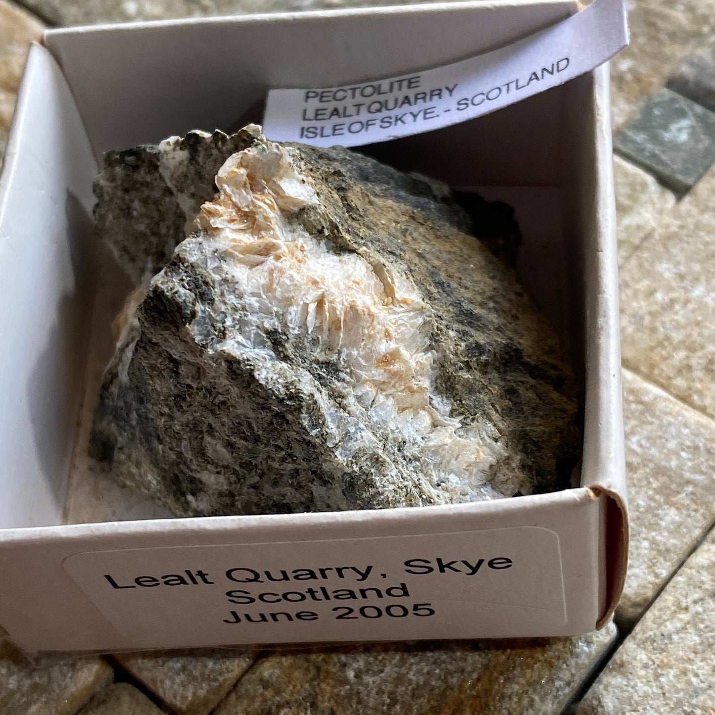 PECTOLITE [ETC] - LEALT QUARRY, ISLE OF SKYE, SCOTLAND  55g. MF4083