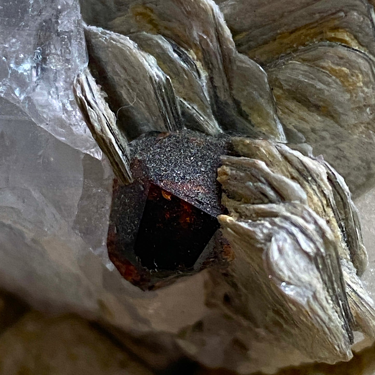 MUSCOVITE/QUARTZ/ALMANDINE GARNER - IKHABU PEGMATITE FIELD, NEPAL  114g MF4089