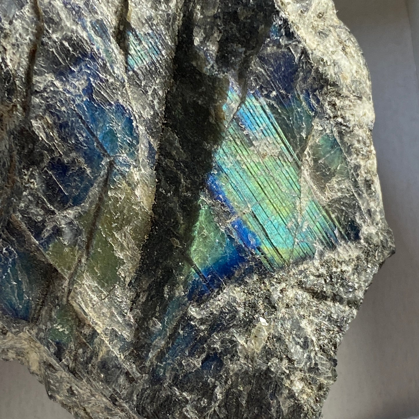 LABRADORITE FROM YLAMAA SPECTROLITE QUARRIES, SOUTH KARELIA, FINLAND 248g MF1683