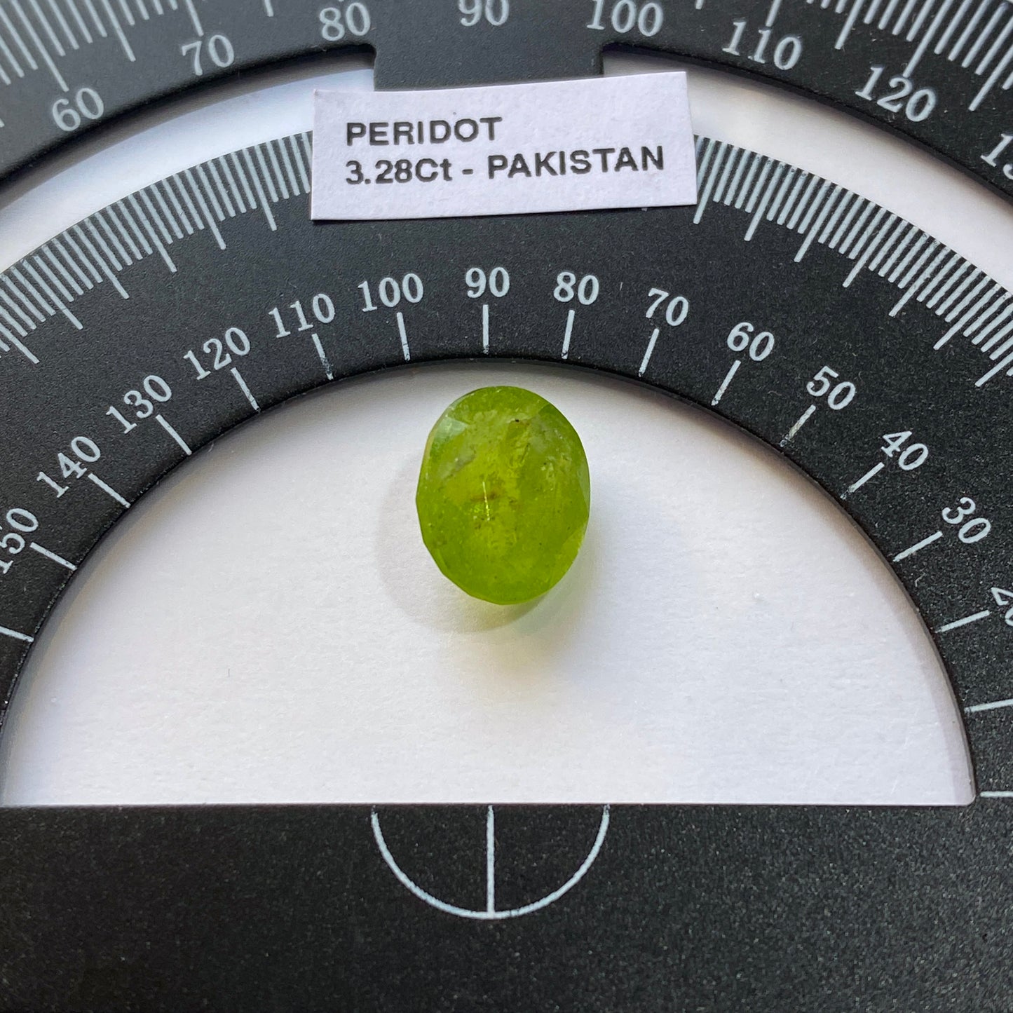 PERIDOT GEMSTONE : SAPAT GALI, KAGHAN VALLEY, PAKISTAN  3.28Ct MFG5431