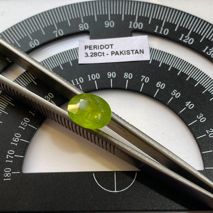 PERIDOT GEMSTONE : SAPAT GALI, KAGHAN VALLEY, PAKISTAN  3.28Ct MFG5431