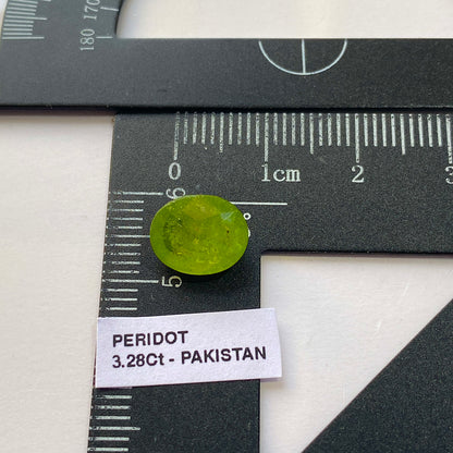 PERIDOT GEMSTONE : SAPAT GALI, KAGHAN VALLEY, PAKISTAN  3.28Ct MFG5431