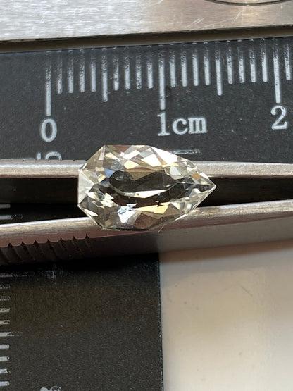 TOPAZ CRYSTAL CLEAR GEMSTONE : VIRGEM DA LAPA, MINAS GERAIS, BRAZIL 2.55Ct MFG4899