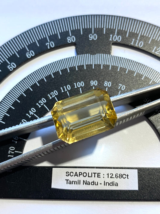 SCAPOLITE LARGE RARE GEMSTONE : KARUR, TAMIL NADAU, INDIA 12.68Ct MFG4928