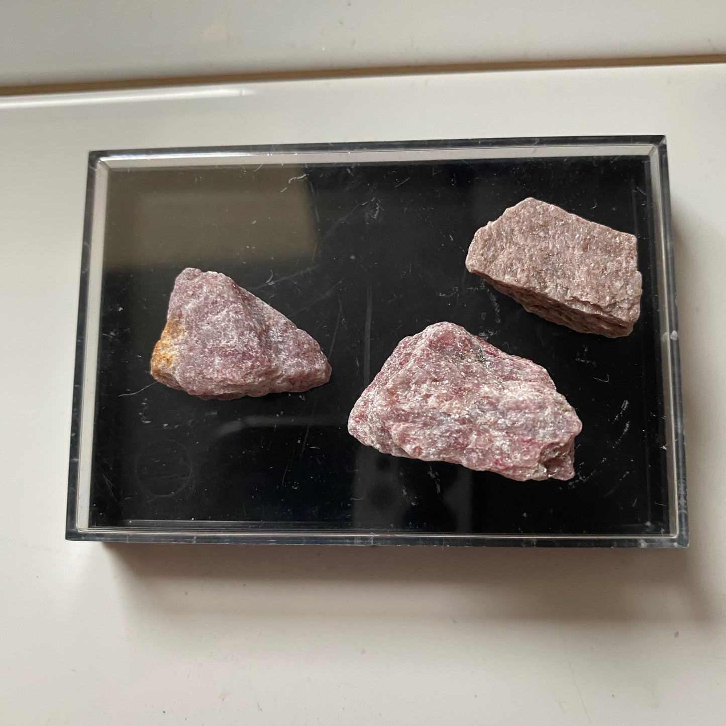 THULITE x 3 SPECIMENS FROM KLEPPEU, NORWAY. 12g  MF4095