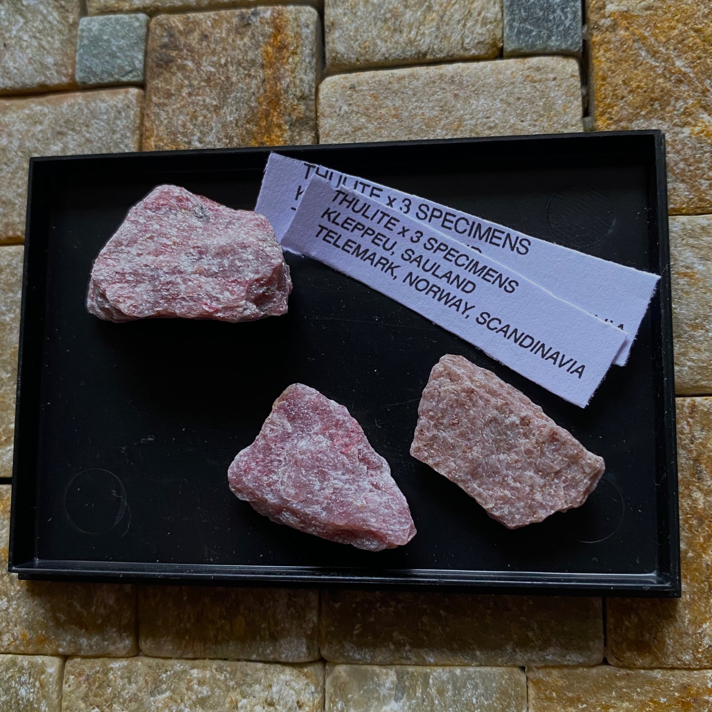 THULITE x 3 SPECIMENS FROM KLEPPEU, NORWAY. 12g  MF4095