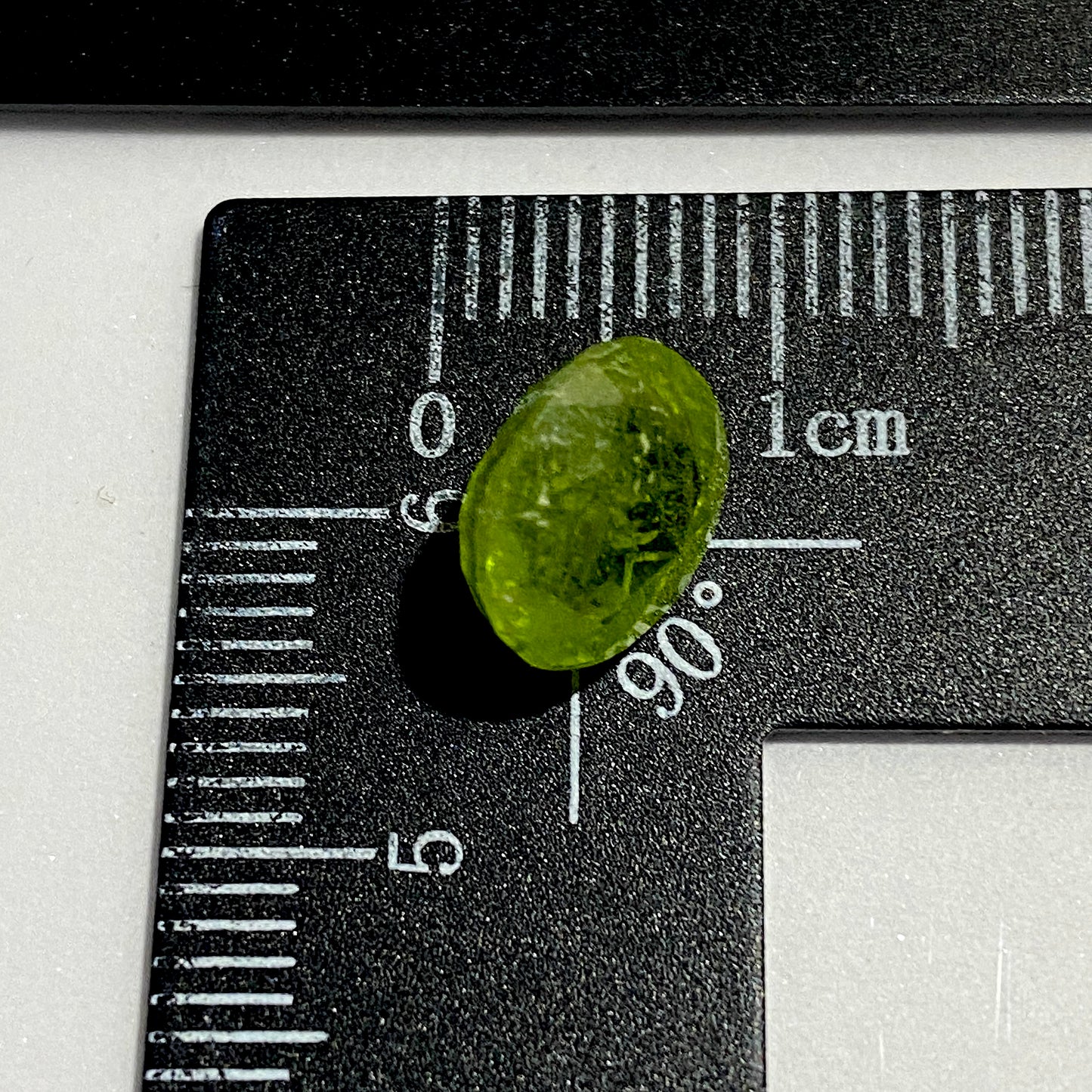 PERIDOT GEMSTONE : SAPAT GALI, KAGHAN VALLEY, PAKISTAN. 3.37Ct MFG5441