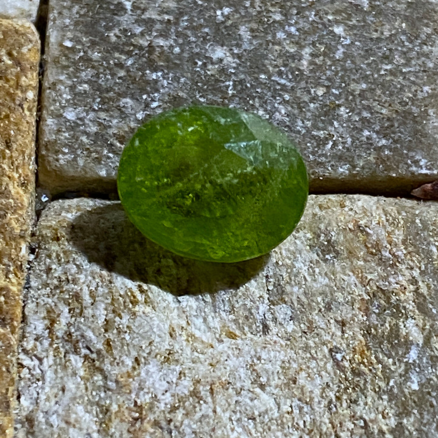 PERIDOT GEMSTONE : SAPAT GALI, KAGHAN VALLEY, PAKISTAN. 3.37Ct MFG5441