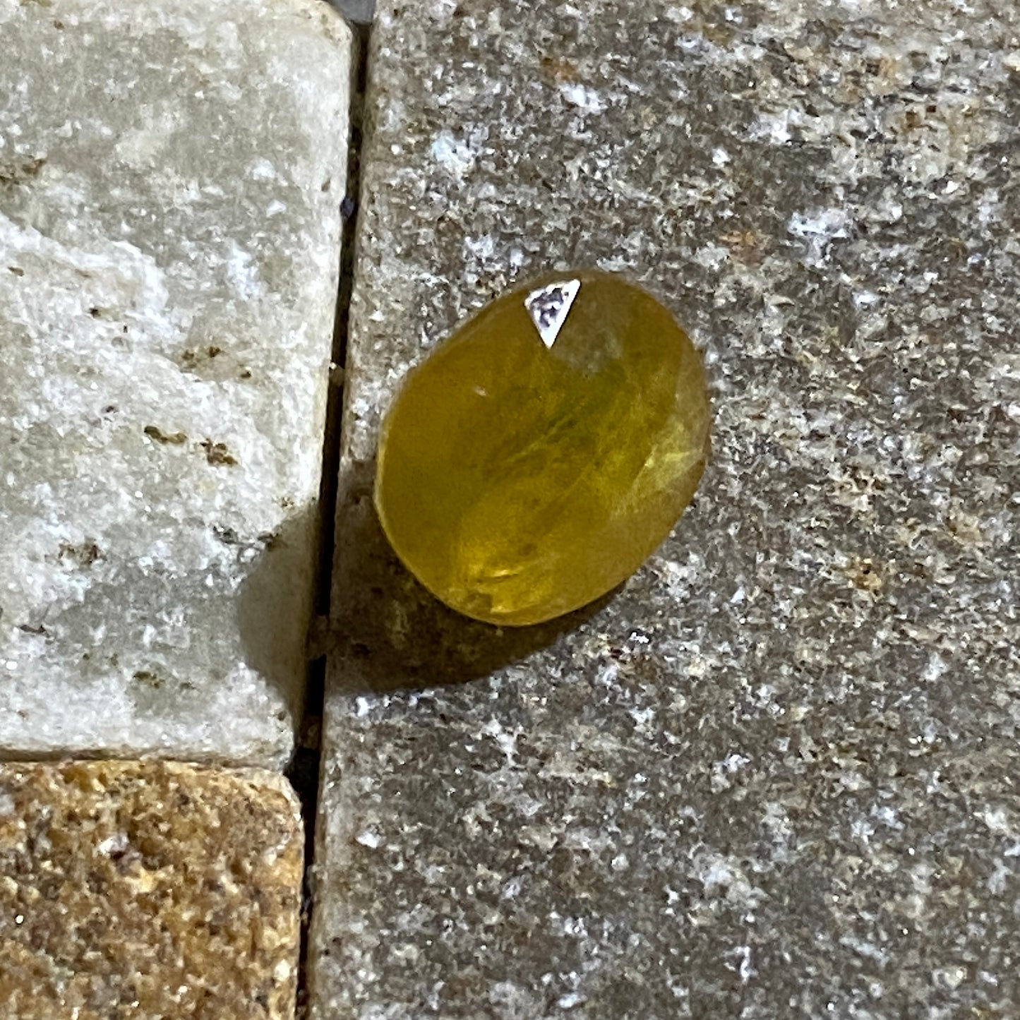 SAPPHIRE CORUNDUM NATURAL GEMSTONE - RATNAPURA, SRI LANKA 3.71Ct MFG5444