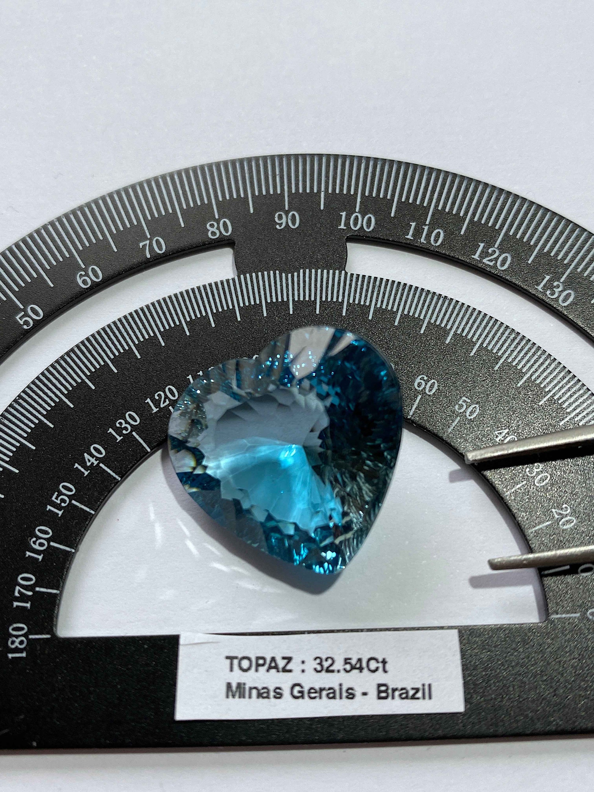 TOPAZ NATURAL MINED GEMSTONE : XANDA MINE, VIRGEM DA LAPA, BRAZIL 32.54Ct MFG4929