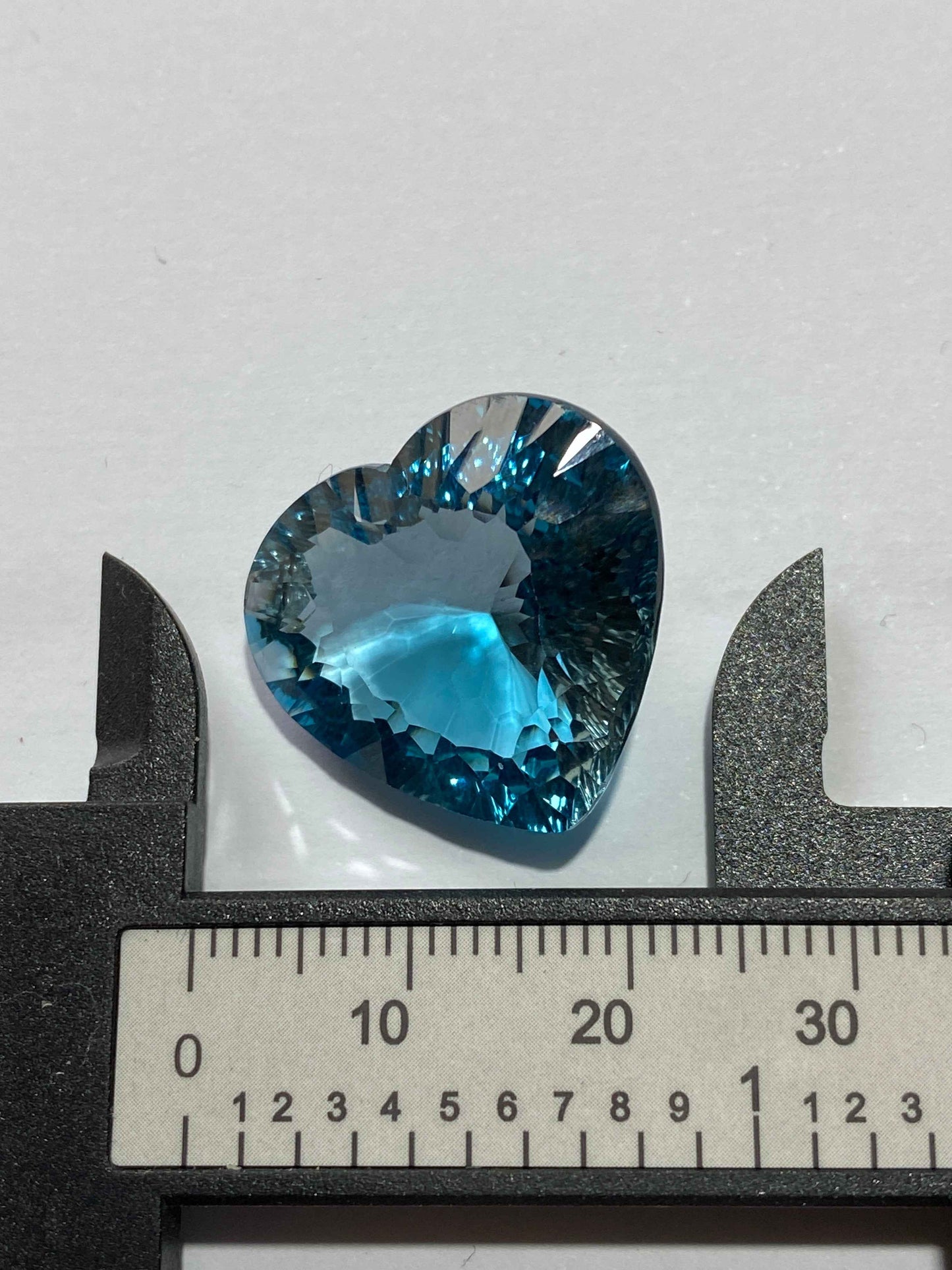 TOPAZ NATURAL MINED GEMSTONE : XANDA MINE, VIRGEM DA LAPA, BRAZIL 32.54Ct MFG4929