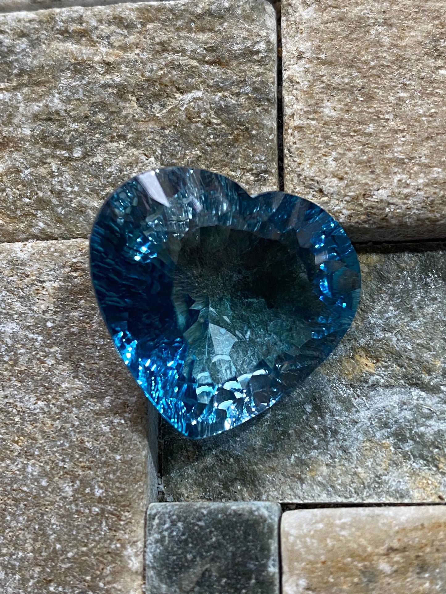 TOPAZ NATURAL MINED GEMSTONE : XANDA MINE, VIRGEM DA LAPA, BRAZIL 32.54Ct MFG4929