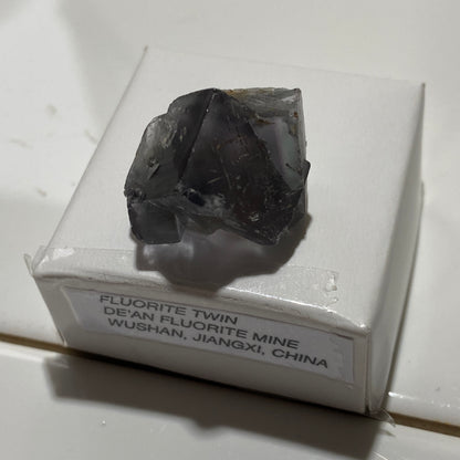 FLUORITE TWIN FROM DE'AN FLUORITE MINE, CHINA  8g. MF4111