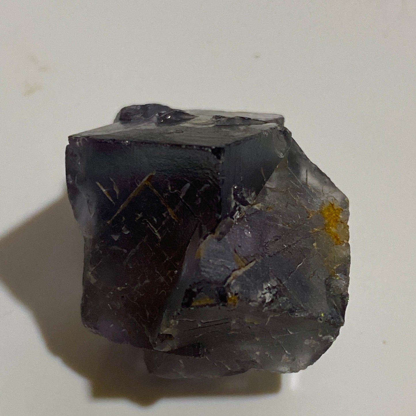 FLUORITE TWIN FROM DE'AN FLUORITE MINE, CHINA  8g. MF4111