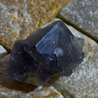 FLUORITE TWIN FROM DE'AN FLUORITE MINE, CHINA  8g. MF4111