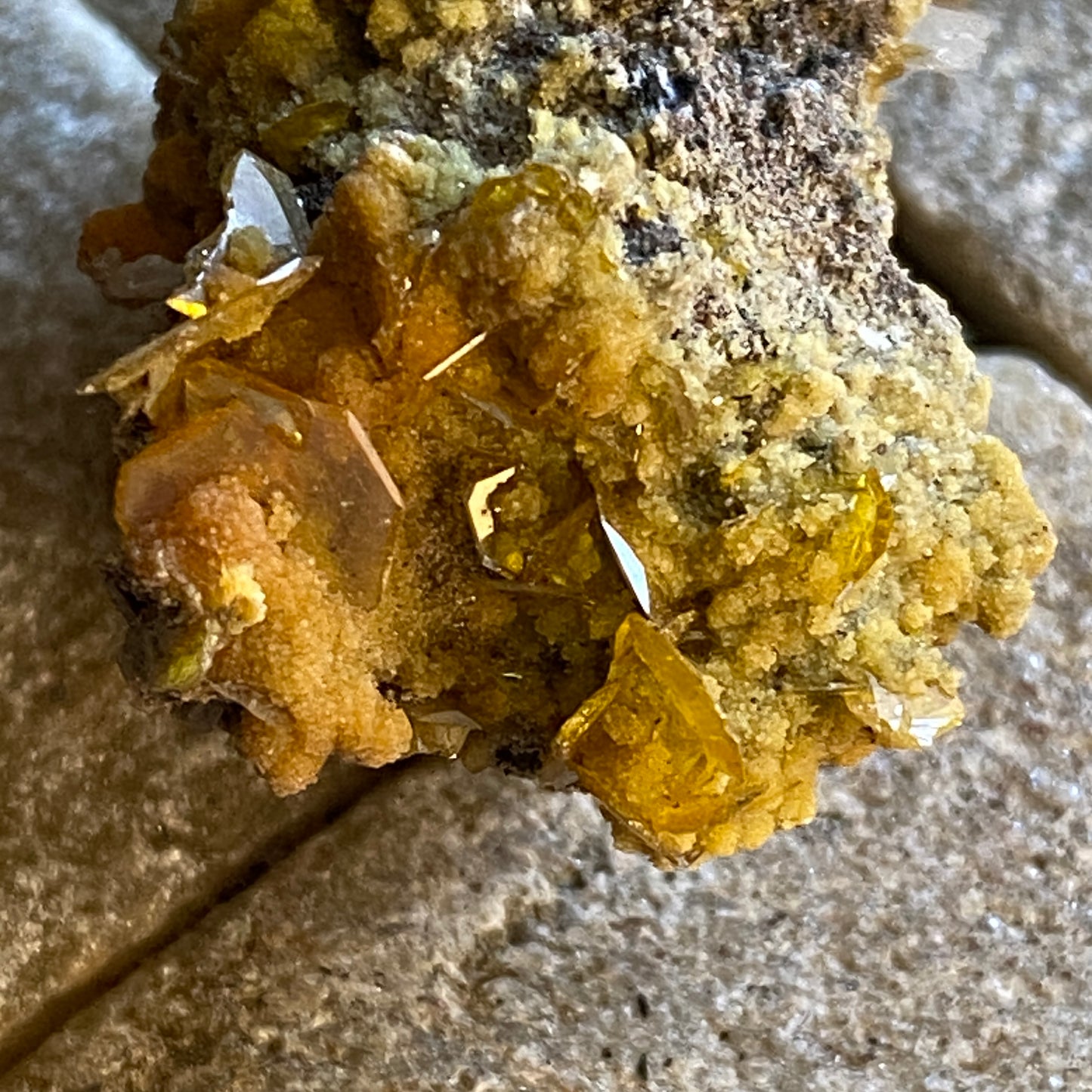 WULFENITE/MIMETITE/BARYTE, SAN FRANCISCO MINE, MEXICO. 9g MF1699