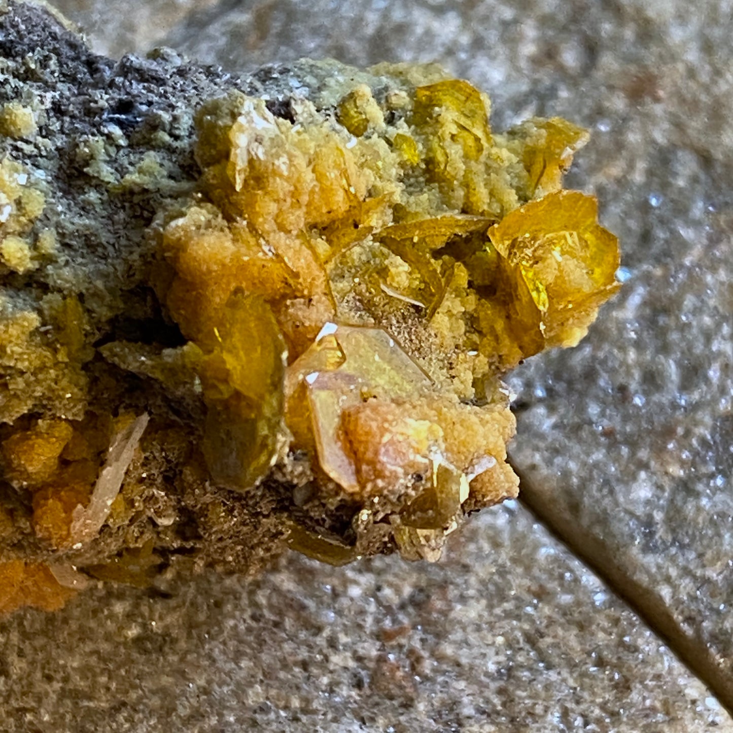 WULFENITE/MIMETITE/BARYTE, SAN FRANCISCO MINE, MEXICO. 9g MF1699