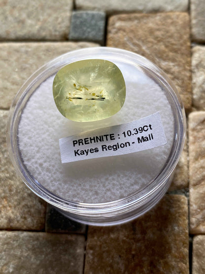 PREHNITE NATURAL GEMSTONE : KAYES REGION, MALI, AFRICA 10.39Ct MFG4904