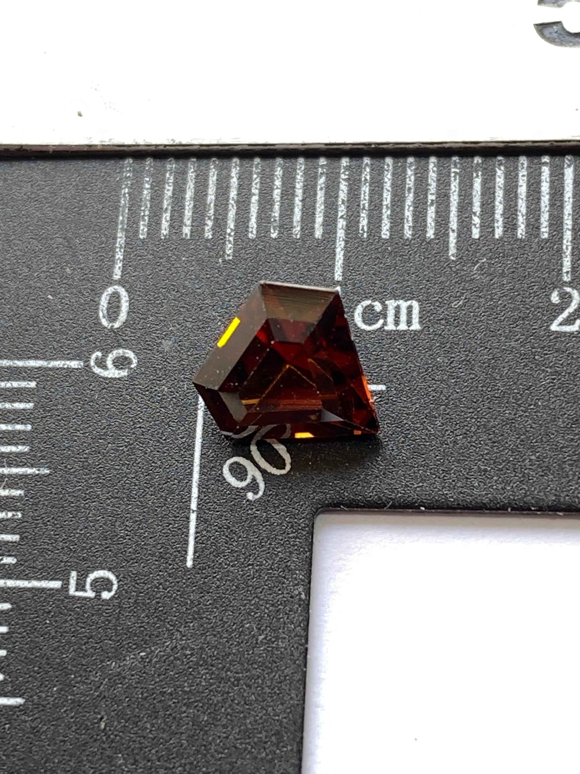 ZIRCON NATURAL MINED GEMSTONE : MOGOK, MANDALAY, MYANMAR 2.10Ct MFG4903