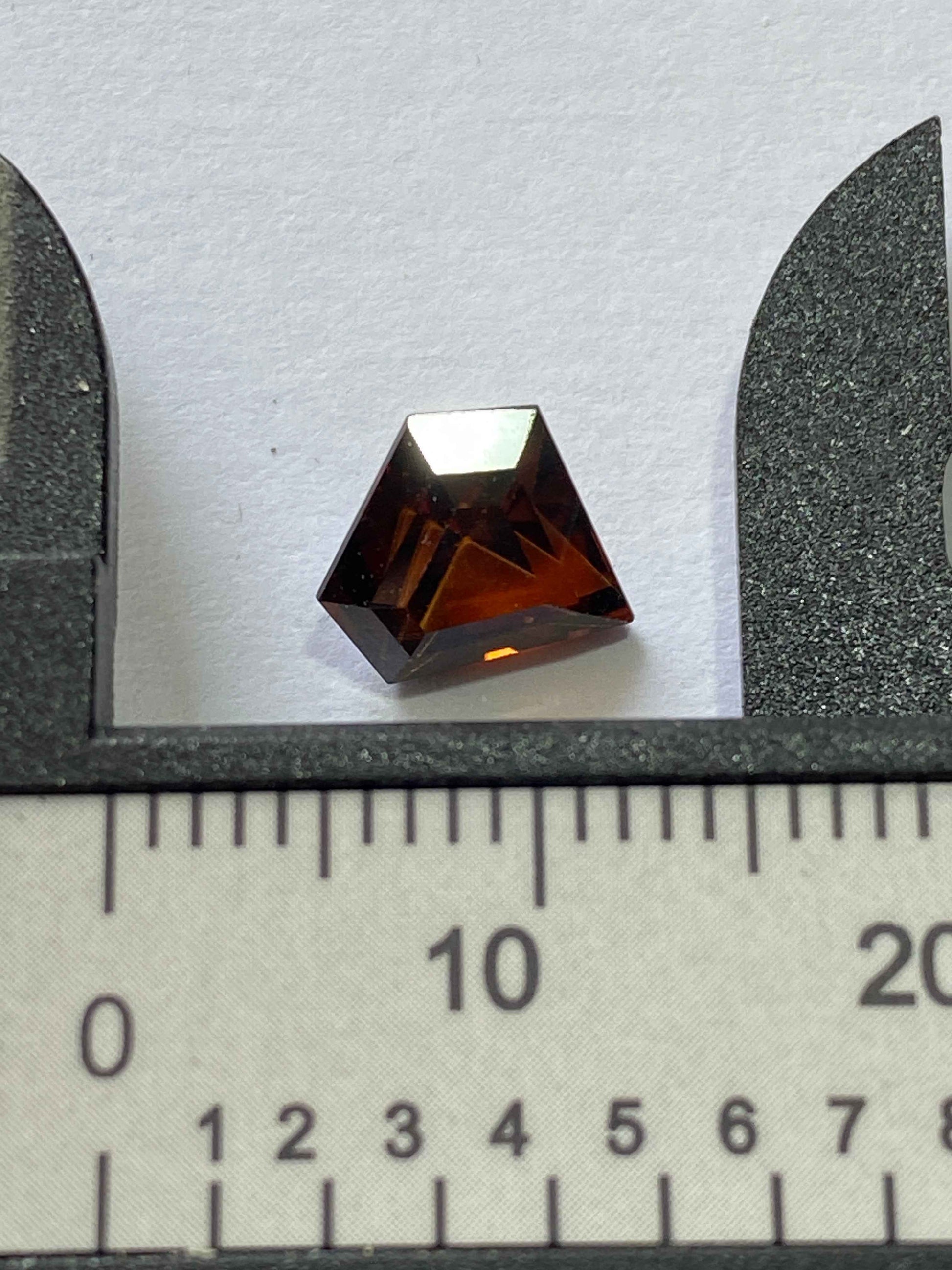 ZIRCON NATURAL MINED GEMSTONE : MOGOK, MANDALAY, MYANMAR 2.10Ct MFG4903