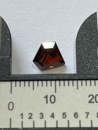 ZIRCON NATURAL MINED GEMSTONE : MOGOK, MANDALAY, MYANMAR 2.10Ct MFG4903