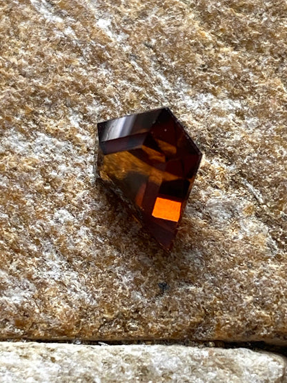 ZIRCON NATURAL MINED GEMSTONE : MOGOK, MANDALAY, MYANMAR 2.10Ct MFG4903