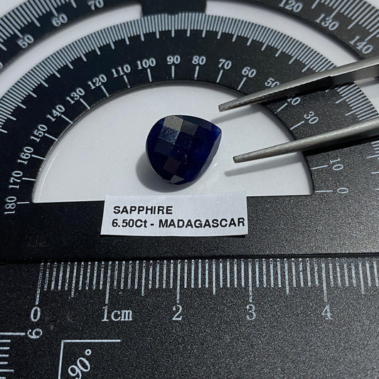 SAPPHIRE CORUNDUM GEMSTONE - ZAZAFOTSY, IHOSY DISTRICT, MADAGASCAR 6.50Ct MFG5459