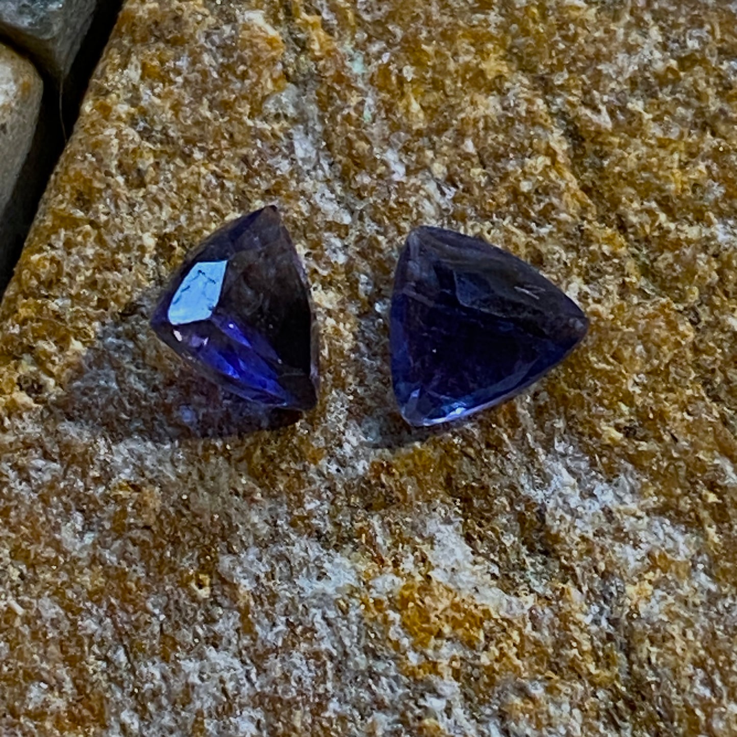 IOLITE [CORDIERITE] GEMSTONES (PAIR)  - BABATI, TANZANIA  0.70Ct MF5006