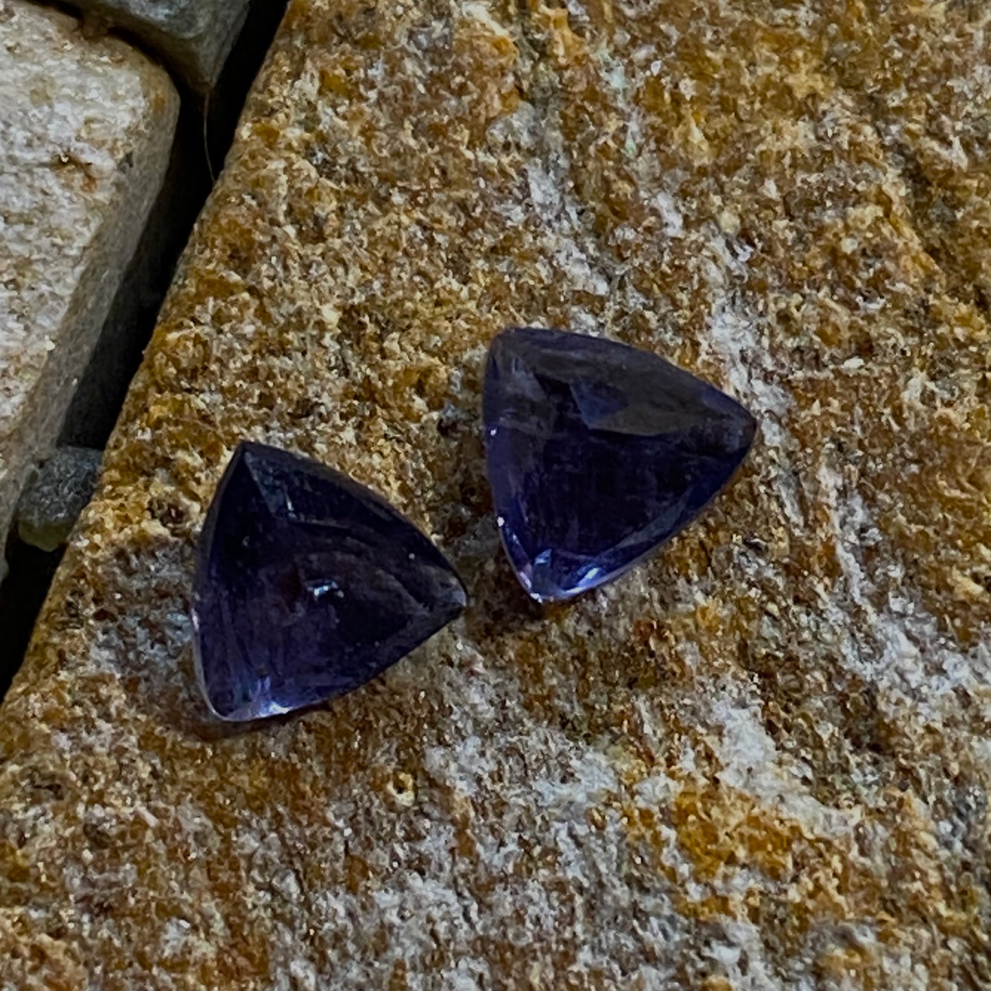 IOLITE [CORDIERITE] GEMSTONES (PAIR)  - BABATI, TANZANIA  0.70Ct MF5006