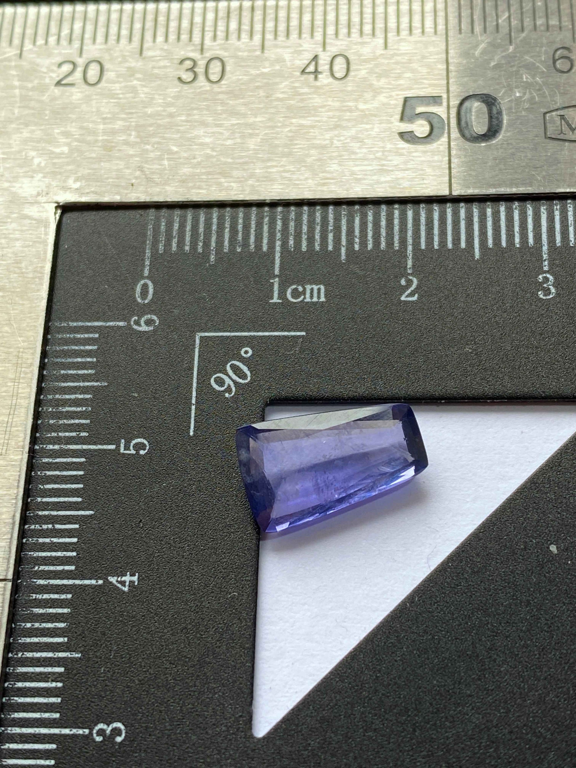 IOLITE NATURAL MINED GEMSTONE : MOGOK, MANDALAY. MYANMAR  2.46Ct MFG4900